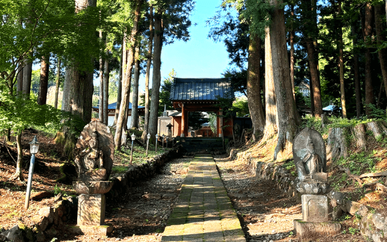 漢方専門店「真命庵」は、700年に及ぶ長い歴史を持つ寺院内にあります。